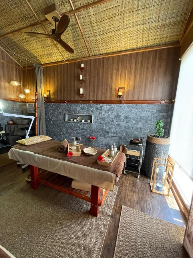 Luxury & Hotel