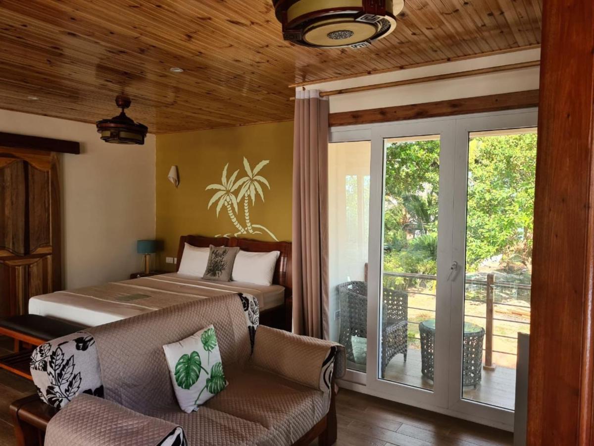 Luxury & 4* La Digue